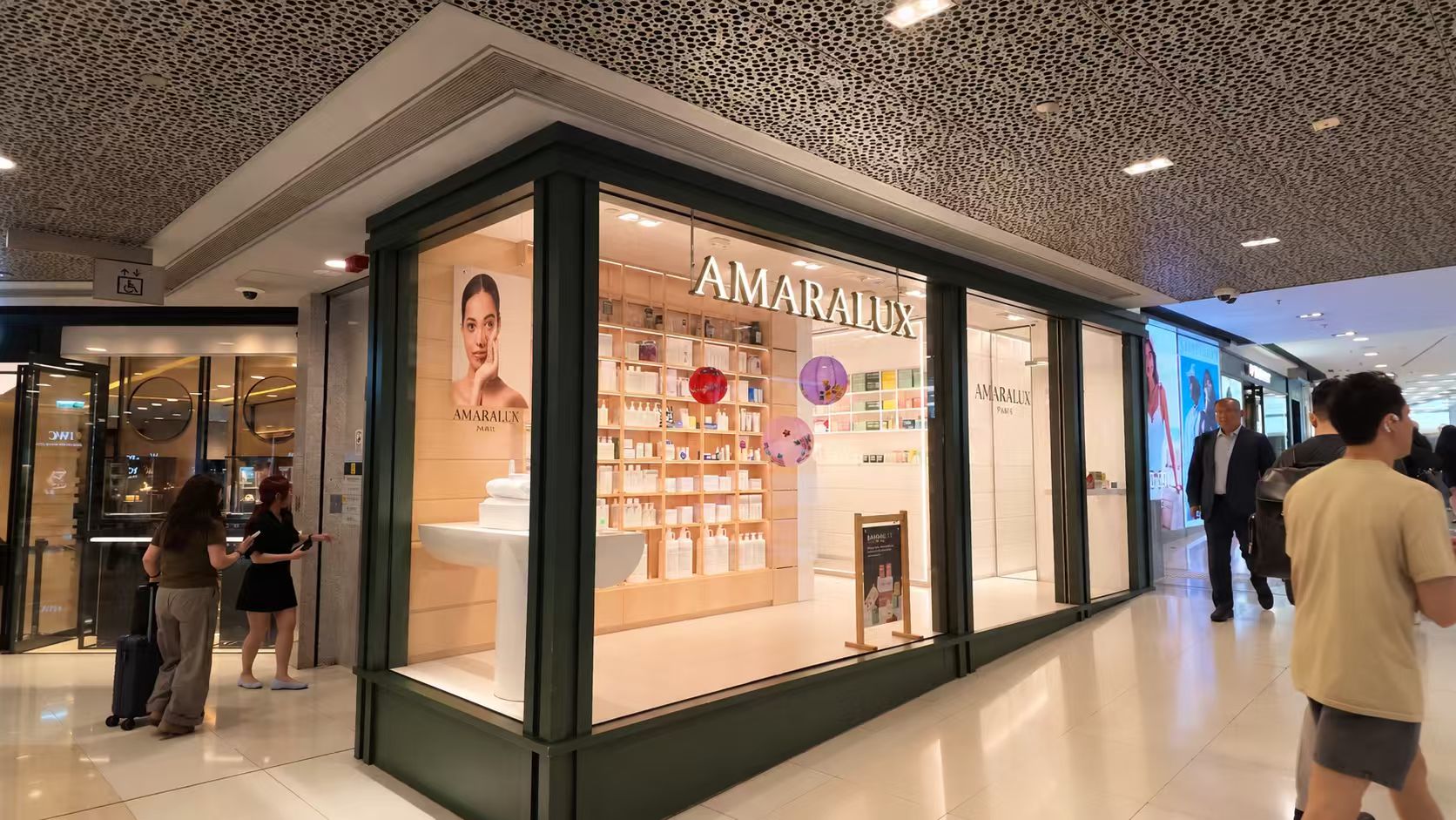 AMARALUX retail concept in apricot